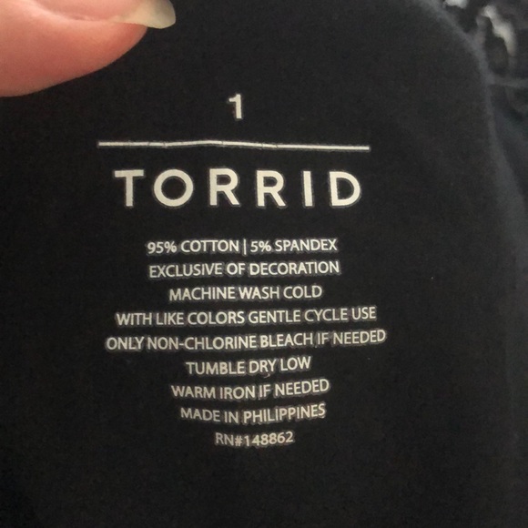 Torrid’s NWT Black Foxy Lace Trim Tee Size 1X - Picture 9 of 9